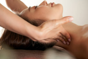 massage van nek, schouders en hoof de hemelse hoofdmassage of champissage